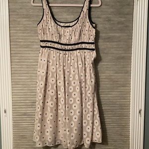 Adrianna Papell dress size 6runs small